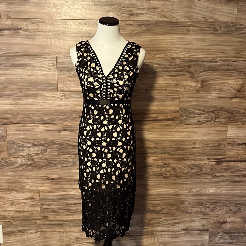 Beautifully detailed Black and Tan lace cocktail dress. Size 4